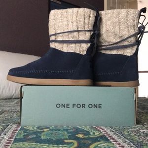 TOMS NAVY WINTER BOOTS ❄️